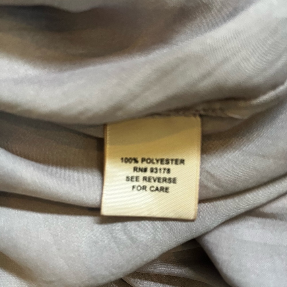 Philosophy lilac SZ M loose fit blouse. Gathered sleeves at wrists. Pretty - Picture 10 of 12